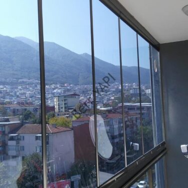 Cam Balkon